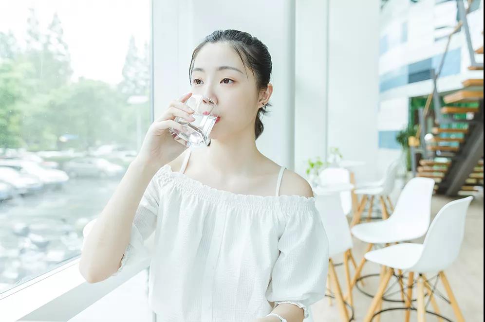 为什么饮水机逐步被净水机取代了？
